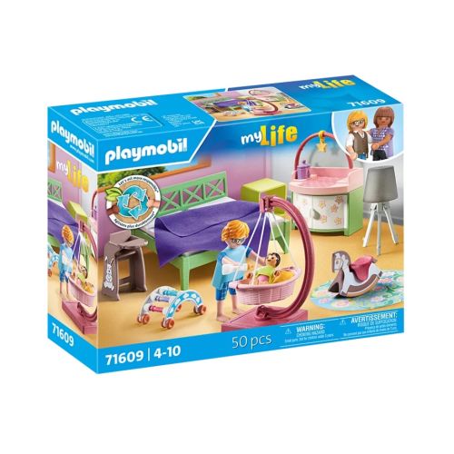 Chambre de parents avec berceau suspendu