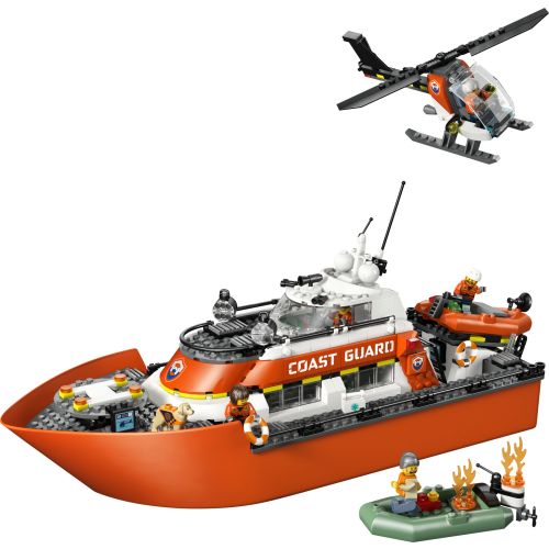 Le bateau de sauvetage et l’hélicoptère de la garde côtière
