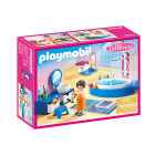 Salle de bain avec baignoire